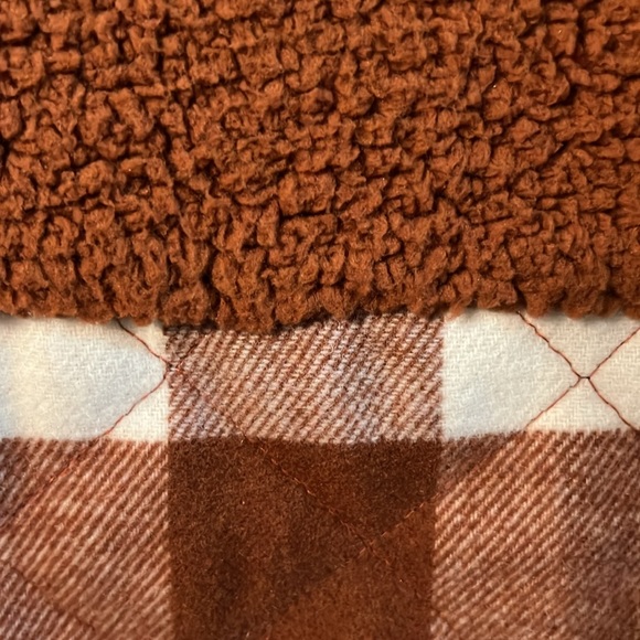 Maurices Woman’s Size Medium Plaid Flannel Quilted Vest Full Zip Pockets - Picture 5 of 8